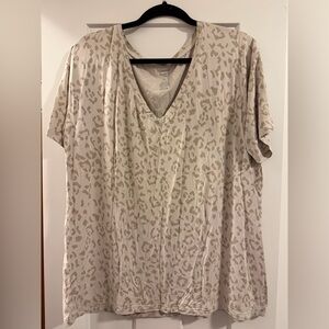 Kyte Oat Leopard V Neck